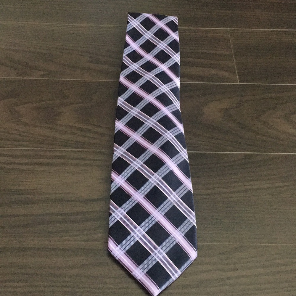 Bergamo New York tie in purple and navy blue.